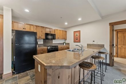 Condo in Mountain Thunder Lodge, Breckenridge, CO — photo 5 (MLS S374912)