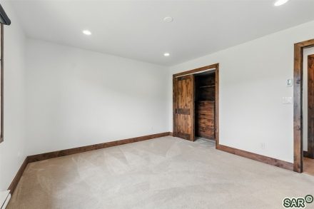 815 Summit Dr photo 16