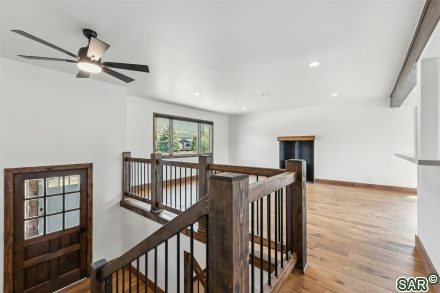 815 Summit Dr photo 4