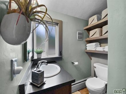302 S High St photo 17