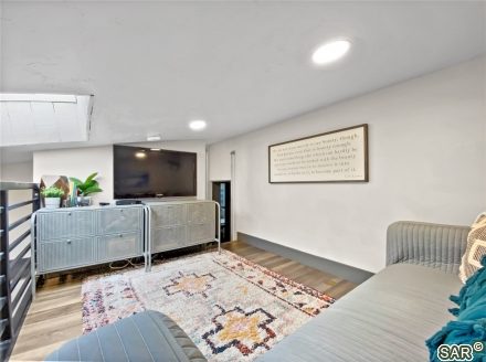 302 S High St photo 25