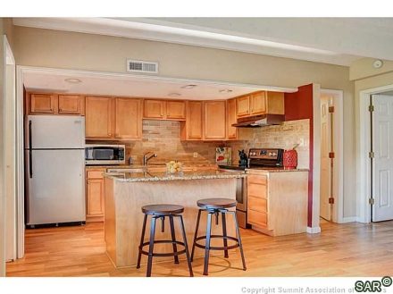 Condo in Ski And Racquet Club Condo, Breckenridge — photo 1 Condo in Ski And Racquet Club Condo, Breckenridge, CO — photo 1 (MLS S375604)