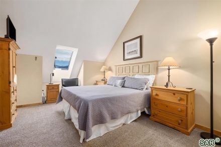 100 Dercum Sq photo 14