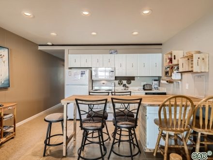 401 W La Bonte St photo 11