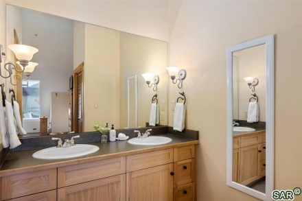100 Dercum Square 8365 photo 24