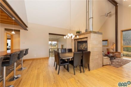 495 Delaware Dr photo 12