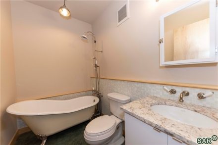 495 Delaware Dr photo 23