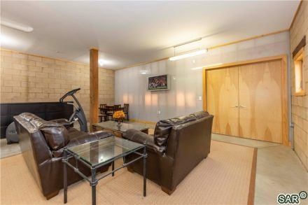 495 Delaware Dr photo 26
