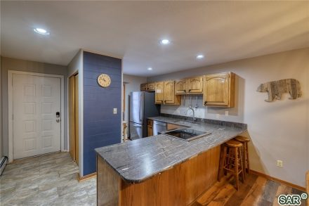 Condo in Snowscape Condo, Silverthorne — photo 4 Condo in Snowscape Condo, Silverthorne, CO — photo 4 (MLS S376485)