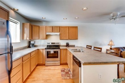 Townhome in Aspen Glen Townhomes, Silverthorne — photo 4 Townhome in Aspen Glen Townhomes, Silverthorne, CO — photo 4 (MLS S376603)