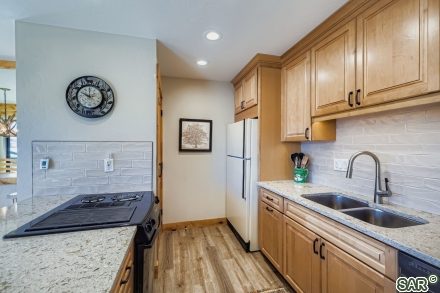 160 E La Bonte St photo 16