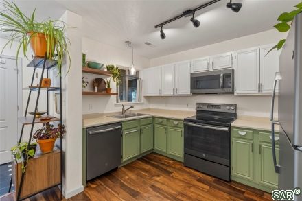1501 Point Dr photo 2