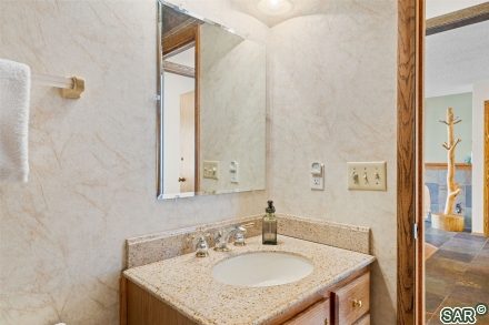 240 E La Bonte St photo 27