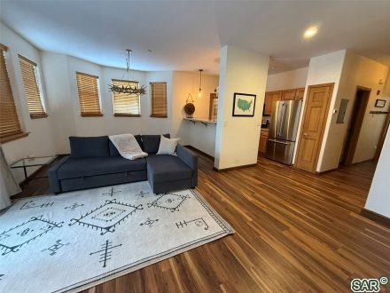 700 Lakepoint Dr photo 3