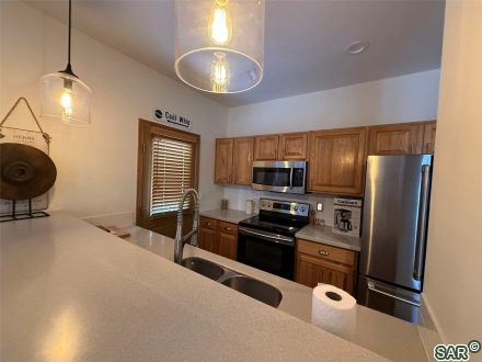 700 Lakepoint Dr photo 8