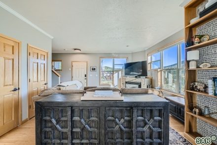 151 Elizabeth Cir photo 10