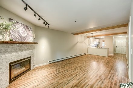 400 W Main St photo 4