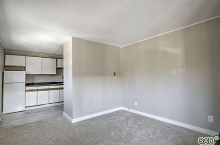 214 N Main St photo 18