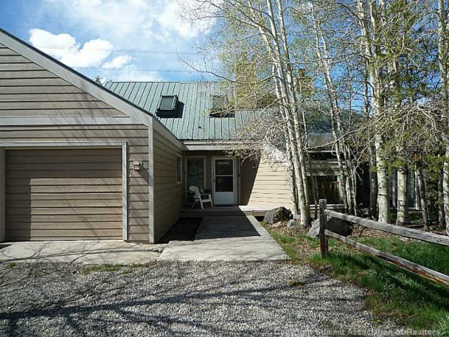 Duplex in International Racquet Club Rockies, Dillon, CO — photo 1 (MLS S387120)