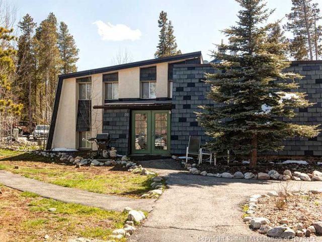 Townhome in Vienna Townhouses, Breckenridge, CO — photo 1 (MLS S391822)